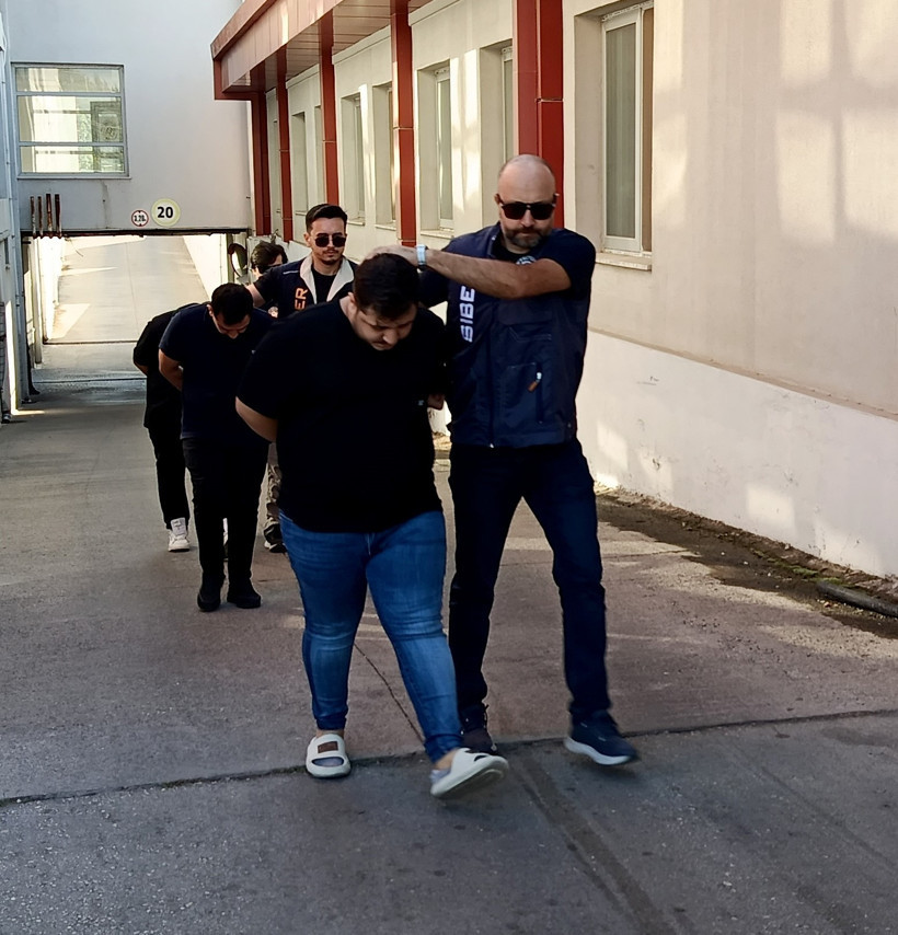 Adana’da “Sazan Sarmalı” Yöntemiyle Boğa Dolandırıcılığı - Resim : 1
