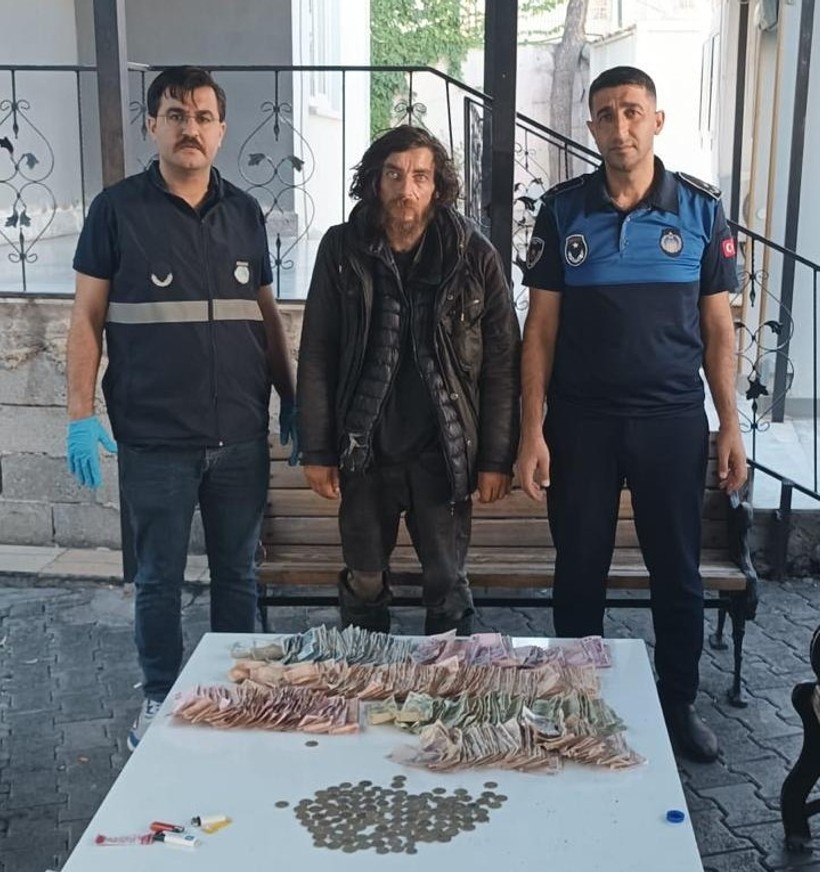 Şanlıurfa’da dilencinin üzerinden 20 bin lira çıktı - Resim : 1