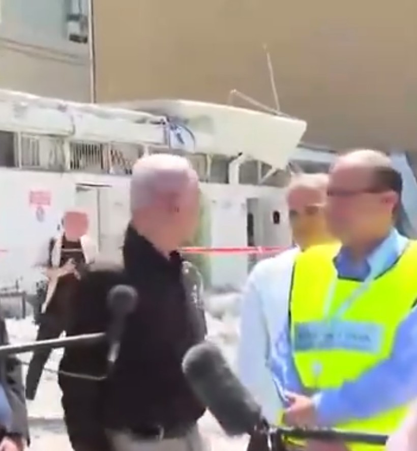 Netanyahu'nun panik anları! Konuşurken İran'ın saldırdığı binan çöktü - Resim : 3