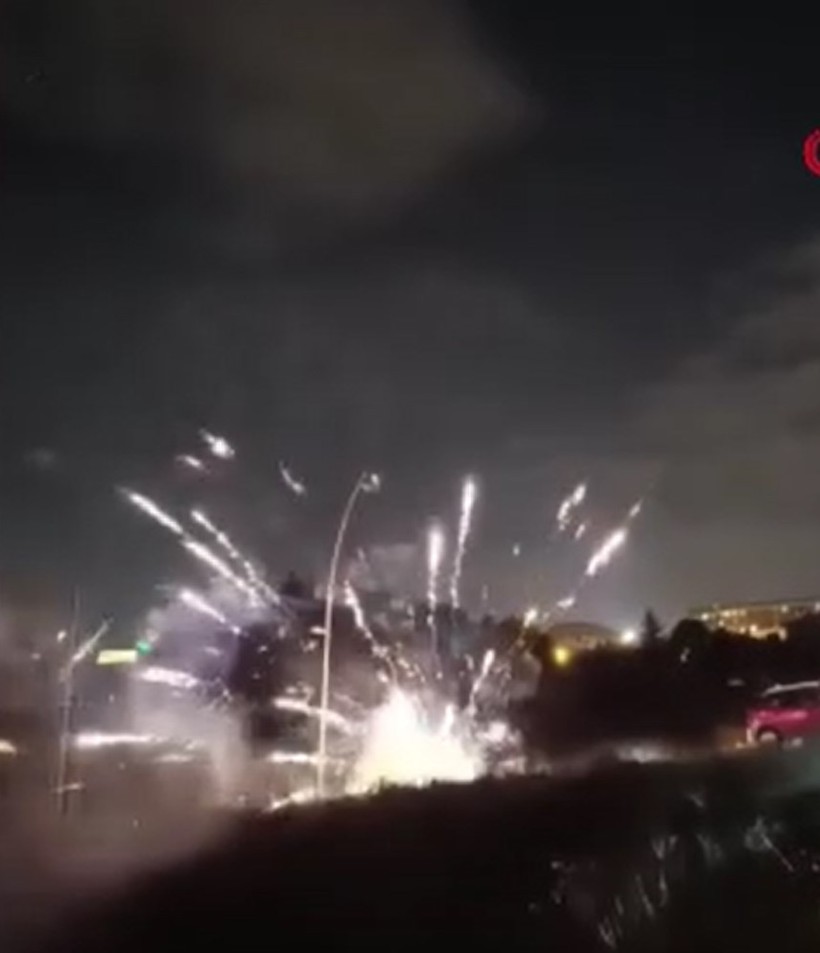 Beylikdüzü’nde yılbaşı eğlencesi için patlatılan havai fişekler kontrolden çıktı - Resim : 2