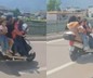 Bursa’da 5 kişilik ailenin motosikletle yolculuğu kamerada