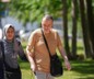 İzmir'de yaşayan Nevra Yıldırım görme engelli oğlu Önder Savaş Yıldırım'ın elini 39 yıldır bırakmıyor