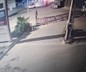 Sokakta ortasında eski kocasını tabancayla vurdu