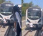 Bakırköy'de raylarda duran yavru kediyi fark eden makinist treni durdurdu