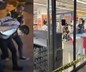 "Sen sapık mısın?" diye bağırdı ortalık karıştı! Markette 2 kişiyi vurdu