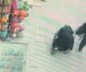 Sultangazi'de zihinsel engelli şahıs sokak ortasında annesini dövdü