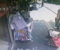 Alışverişe dalan anne bebek arabasını kilitlemeyi unuttu, facia geliyorum dedi