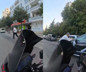Düğün aracından para almak için metrelerce koştu, kaputa atladı