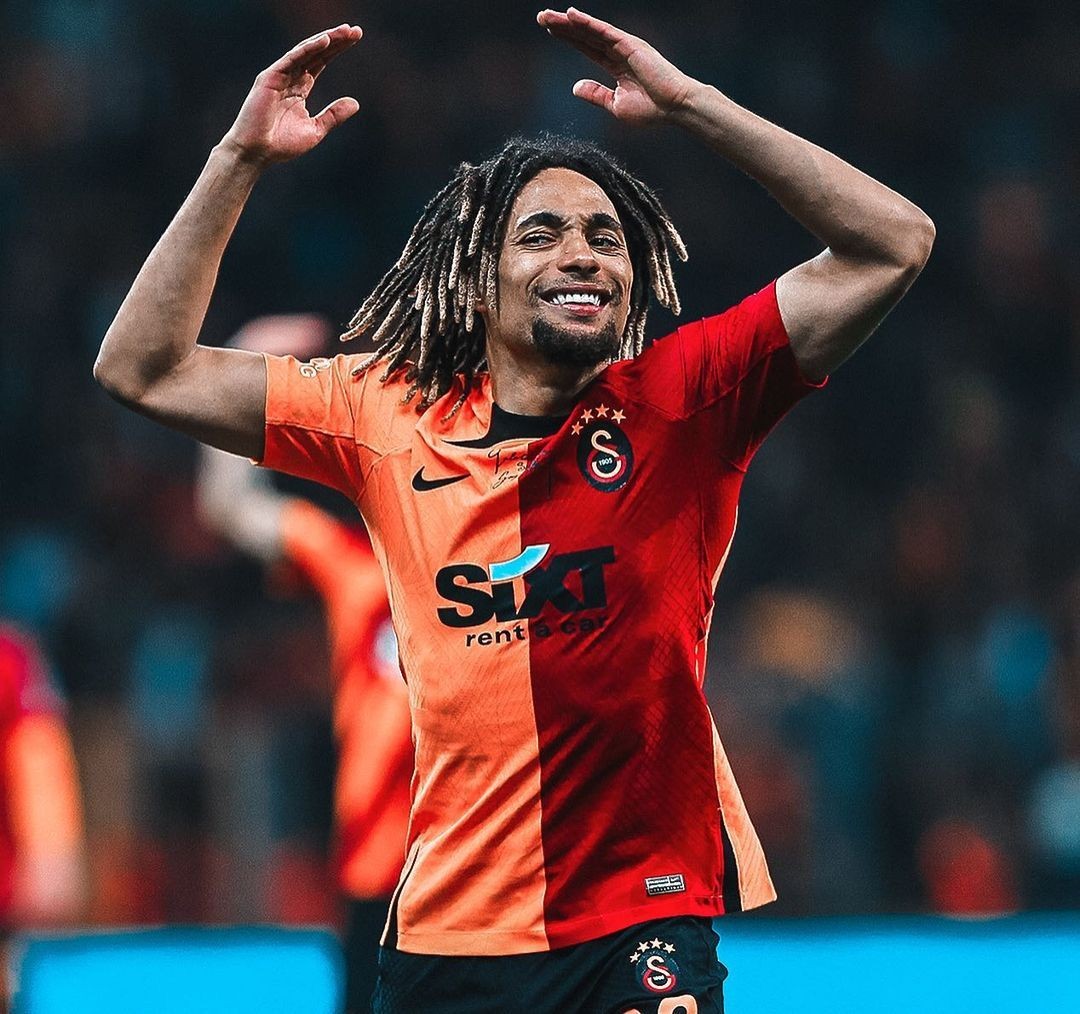 Galatasaray'ın yıldızı Sacha Boey'den transfer sözleri! Oynamak istediği kulübü duyurdu