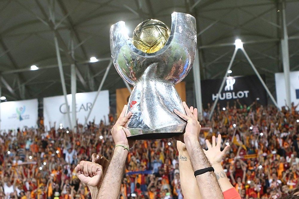 Galatasaray ile Fenerbahçe arasındaki Süper Kupa maçı ertelendi: Kulüpler ve futbolculardan Atatürk paylaşımları