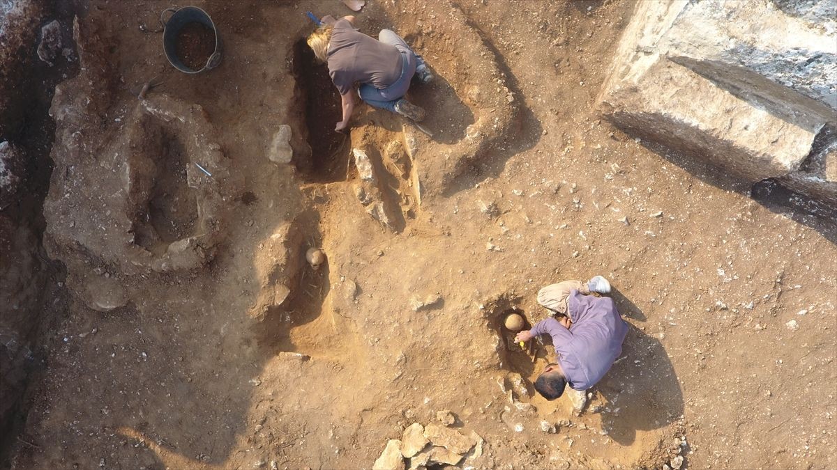 Diyarbakır'da içinde 54 çocuğun olduğu mezarlık bulundu!