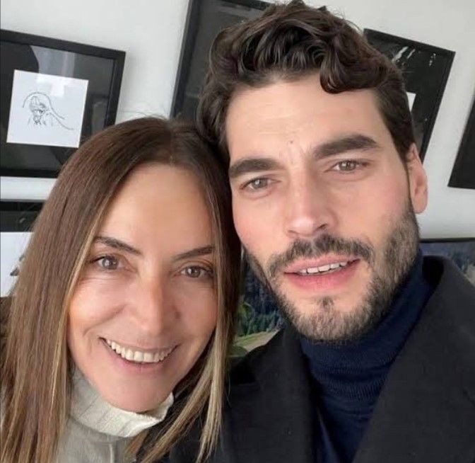 Hande Erçel bile gitmişti! Ebru Şahin rol arkadaşı Akın Akınözü'nü annesinin cenazesinde neden yalnız bıraktı?