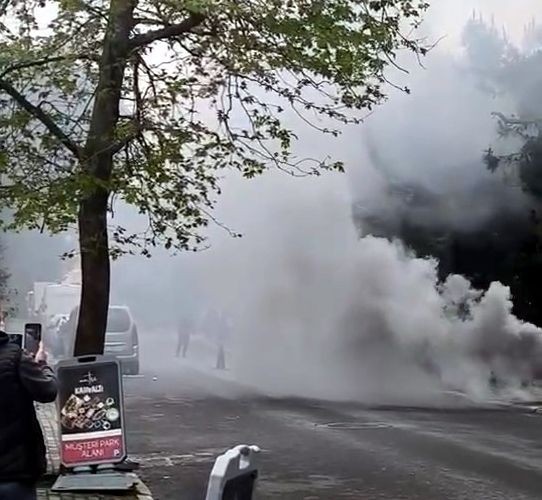 Avcılar'da yer altı kabloları alev alev yandı!